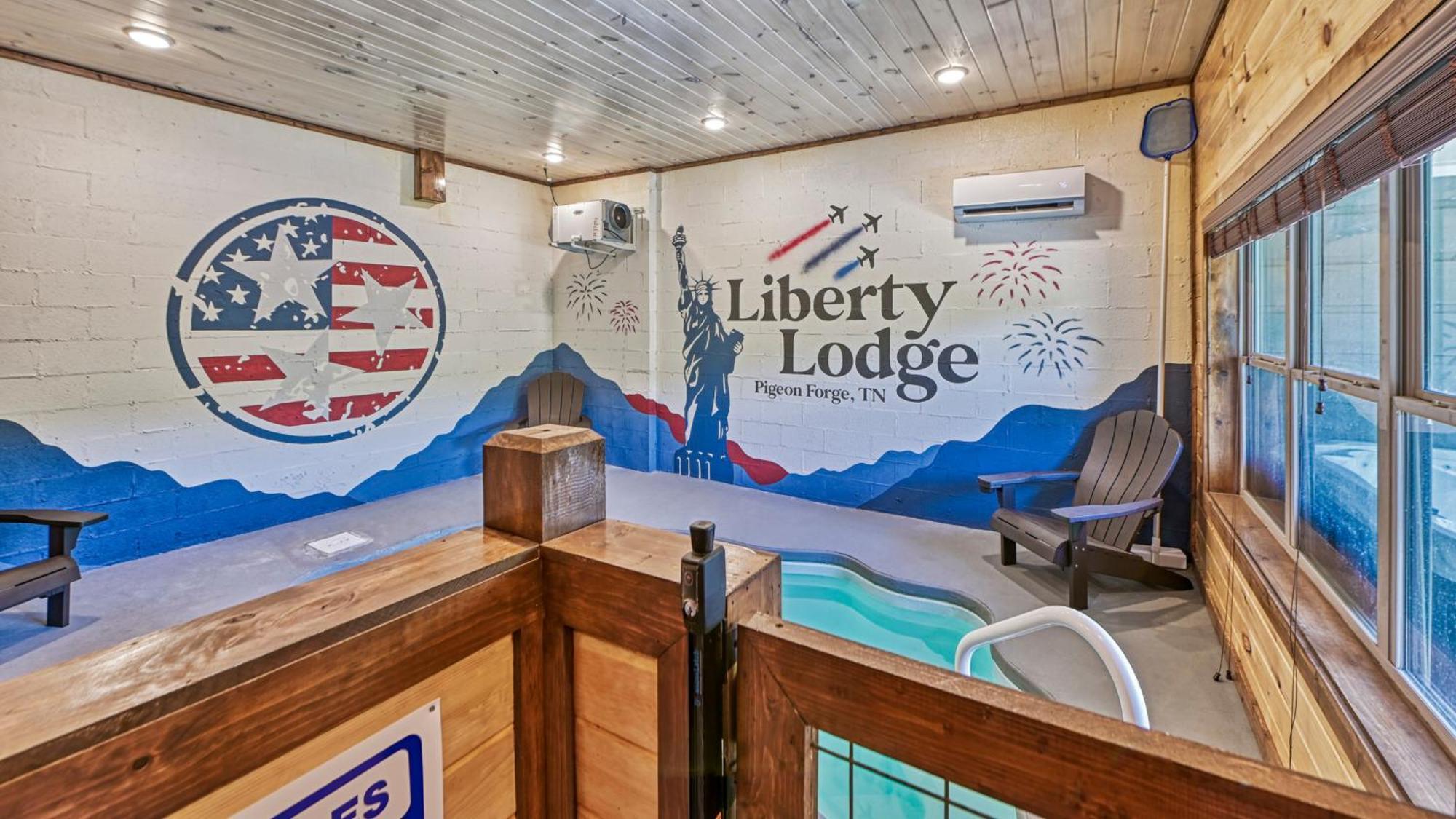 Liberty Lodge - Family Getaway With Pool, Hot Tub, Arcade & Dogs ピジョンフォージ エクステリア 写真